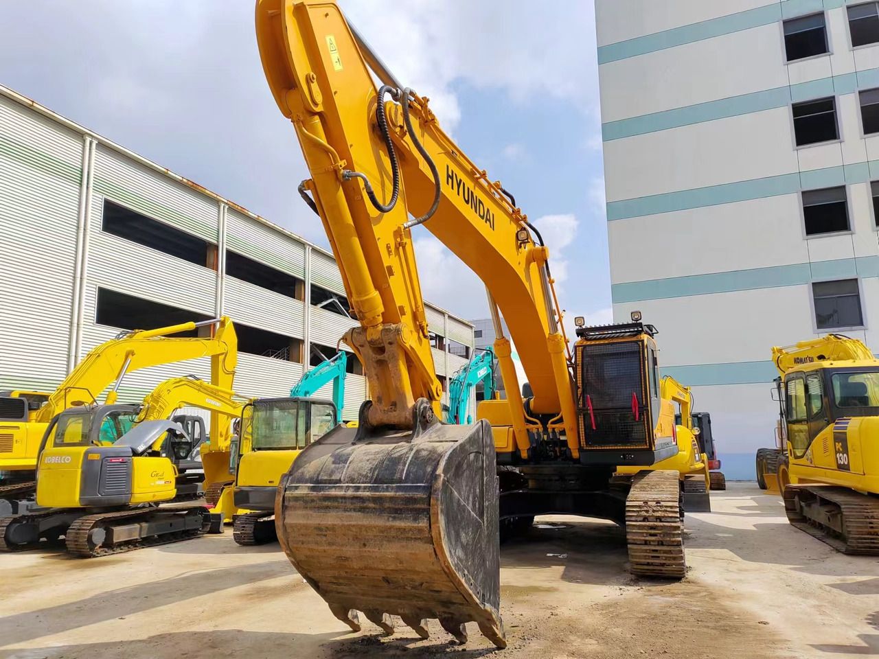 HYUNDAI R385LC-9T R305 R220 - Ekskavator me zinxhirë: foto 2 HYUNDAI R385LC-9T R305 R220 - Ekskavator me zinxhirë: foto 2