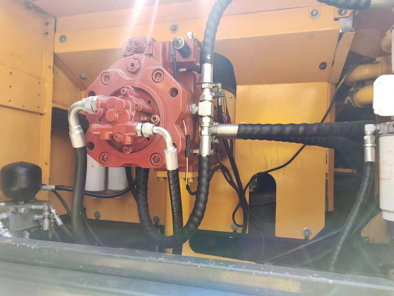 HYUNDAI R385LC-9T R305 R220 - Ekskavator me zinxhirë: foto 5 HYUNDAI R385LC-9T R305 R220 - Ekskavator me zinxhirë: foto 5