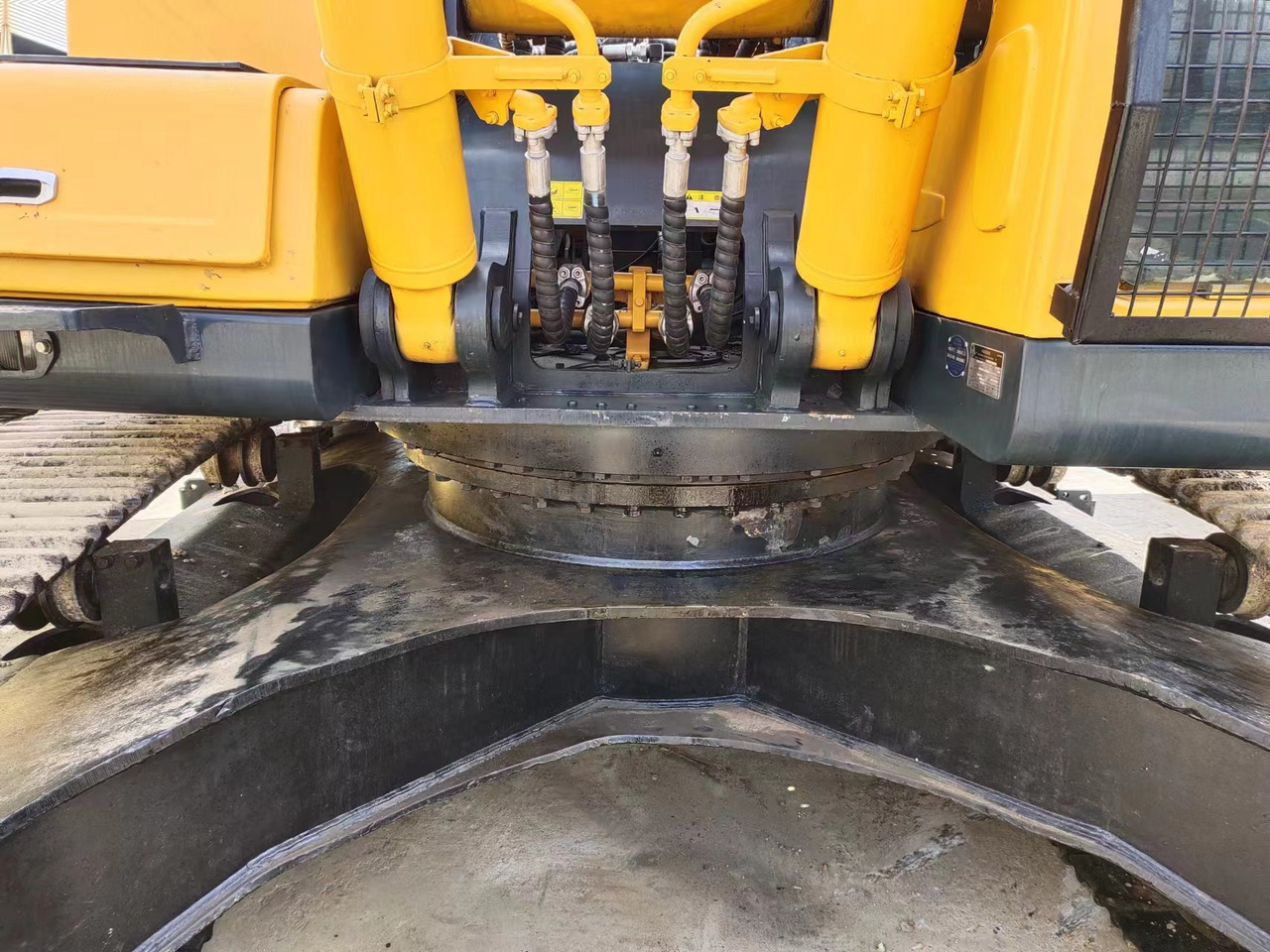 HYUNDAI R385LC-9T R305 R220 - Ekskavator me zinxhirë: foto 3 HYUNDAI R385LC-9T R305 R220 - Ekskavator me zinxhirë: foto 3