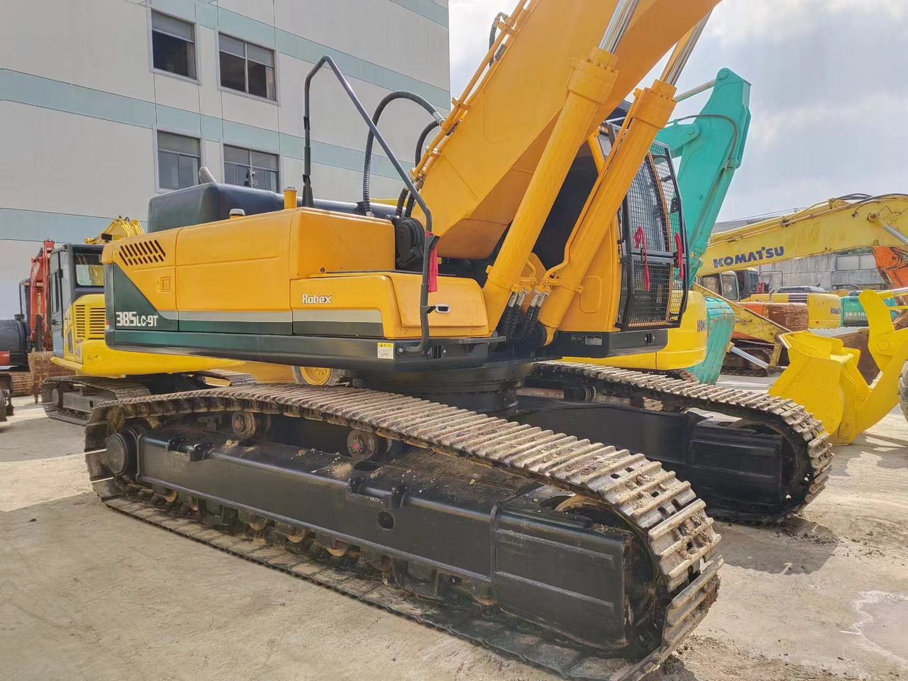 HYUNDAI R385LC-9T R305 R220 - Ekskavator me zinxhirë: foto 4 HYUNDAI R385LC-9T R305 R220 - Ekskavator me zinxhirë: foto 4