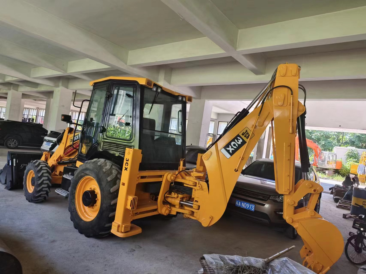JCB 3CX - Fadromë me shkarkim nga prapa: foto 2 JCB 3CX - Fadromë me shkarkim nga prapa: foto 2