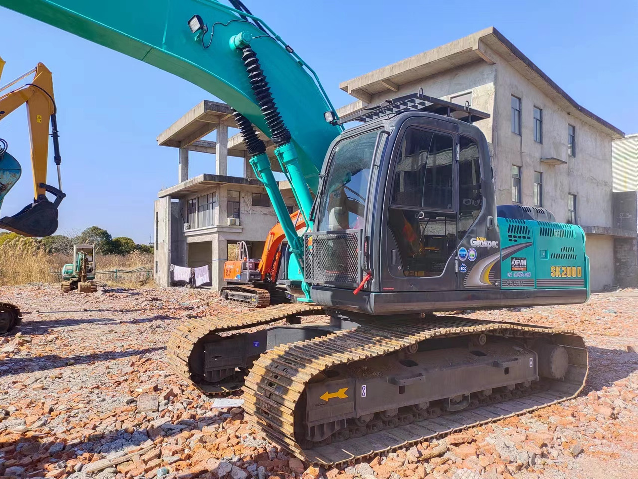 KOBELCO SK200D - Ekskavator me zinxhirë: foto 1 KOBELCO SK200D - Ekskavator me zinxhirë: foto 1