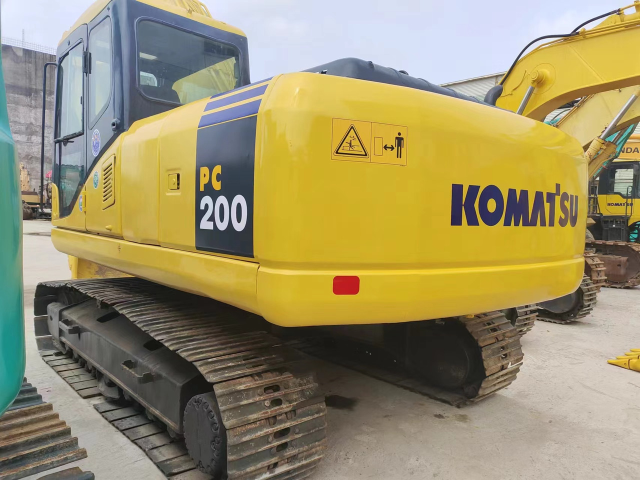 KOMATSU PC200-7 - Ekskavator me zinxhirë: foto 4 KOMATSU PC200-7 - Ekskavator me zinxhirë: foto 4