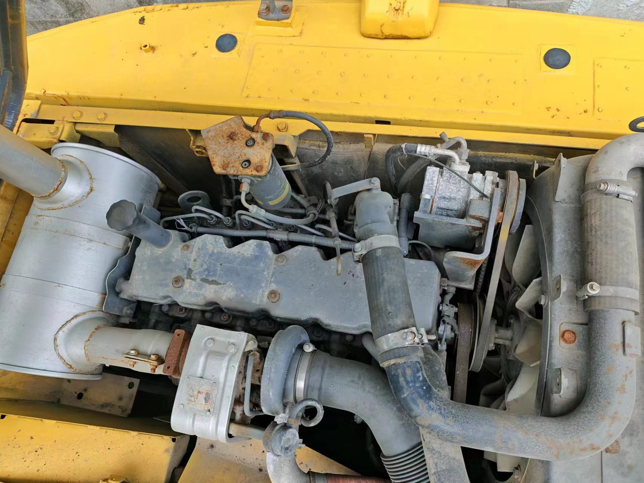 KOMATSU PC200-8 - Ekskavator me zinxhirë: foto 5 KOMATSU PC200-8 - Ekskavator me zinxhirë: foto 5