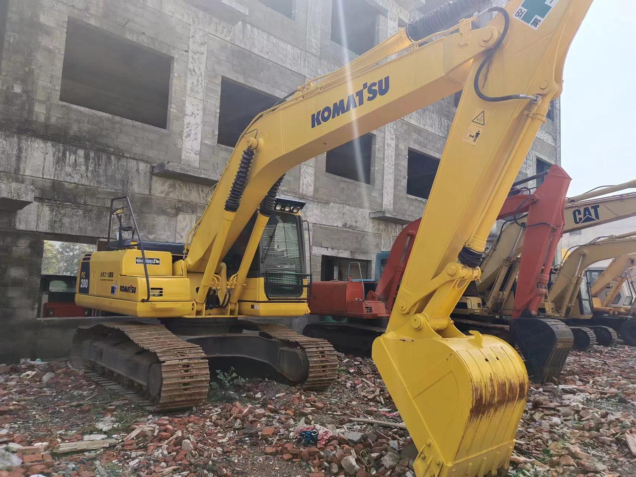 KOMATSU PC200-8 - Ekskavator me zinxhirë: foto 5 KOMATSU PC200-8 - Ekskavator me zinxhirë: foto 5
