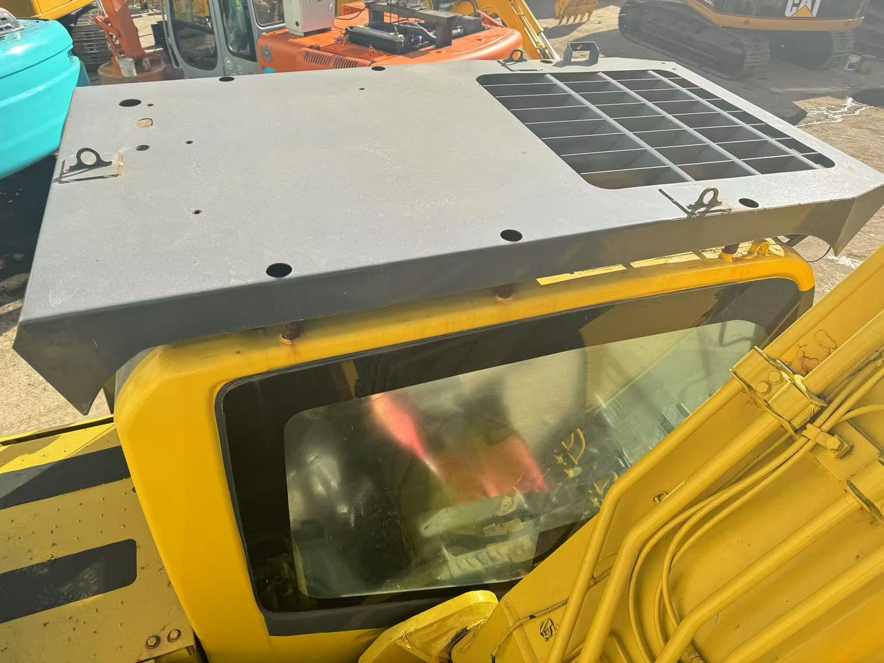 KOMATSU PC200-8 - Ekskavator me zinxhirë: foto 3 KOMATSU PC200-8 - Ekskavator me zinxhirë: foto 3