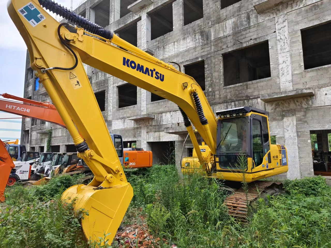 KOMATSU PC200-8 - Ekskavator me zinxhirë: foto 1 KOMATSU PC200-8 - Ekskavator me zinxhirë: foto 1