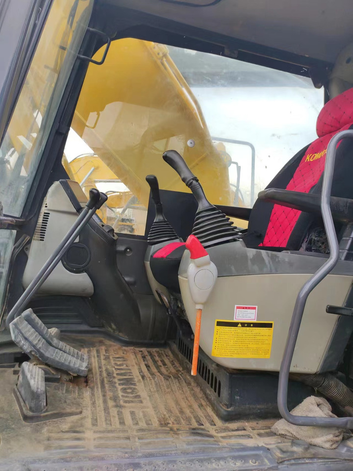 KOMATSU PC200-8 - Ekskavator me zinxhirë: foto 4 KOMATSU PC200-8 - Ekskavator me zinxhirë: foto 4