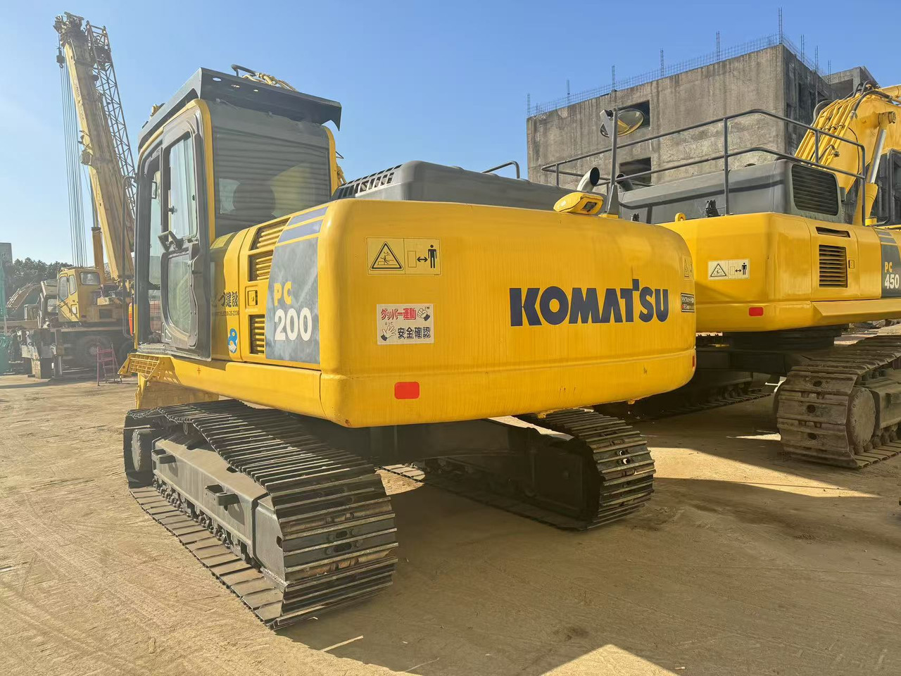 KOMATSU PC200-8 - Ekskavator me zinxhirë: foto 4 KOMATSU PC200-8 - Ekskavator me zinxhirë: foto 4