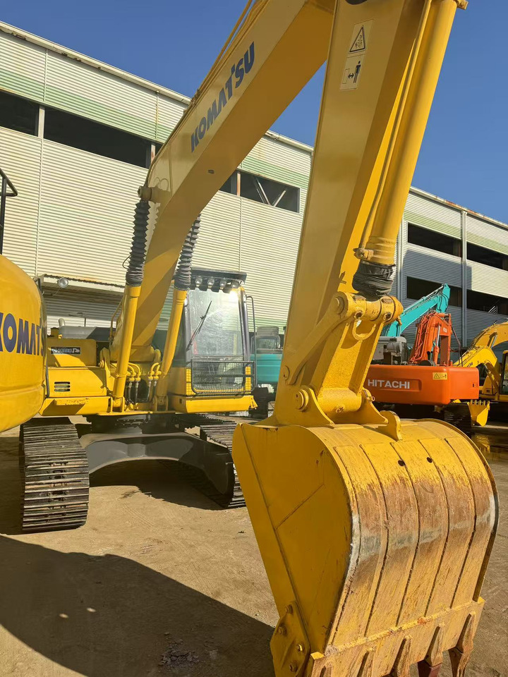 KOMATSU PC200-8 - Ekskavator me zinxhirë: foto 3 KOMATSU PC200-8 - Ekskavator me zinxhirë: foto 3