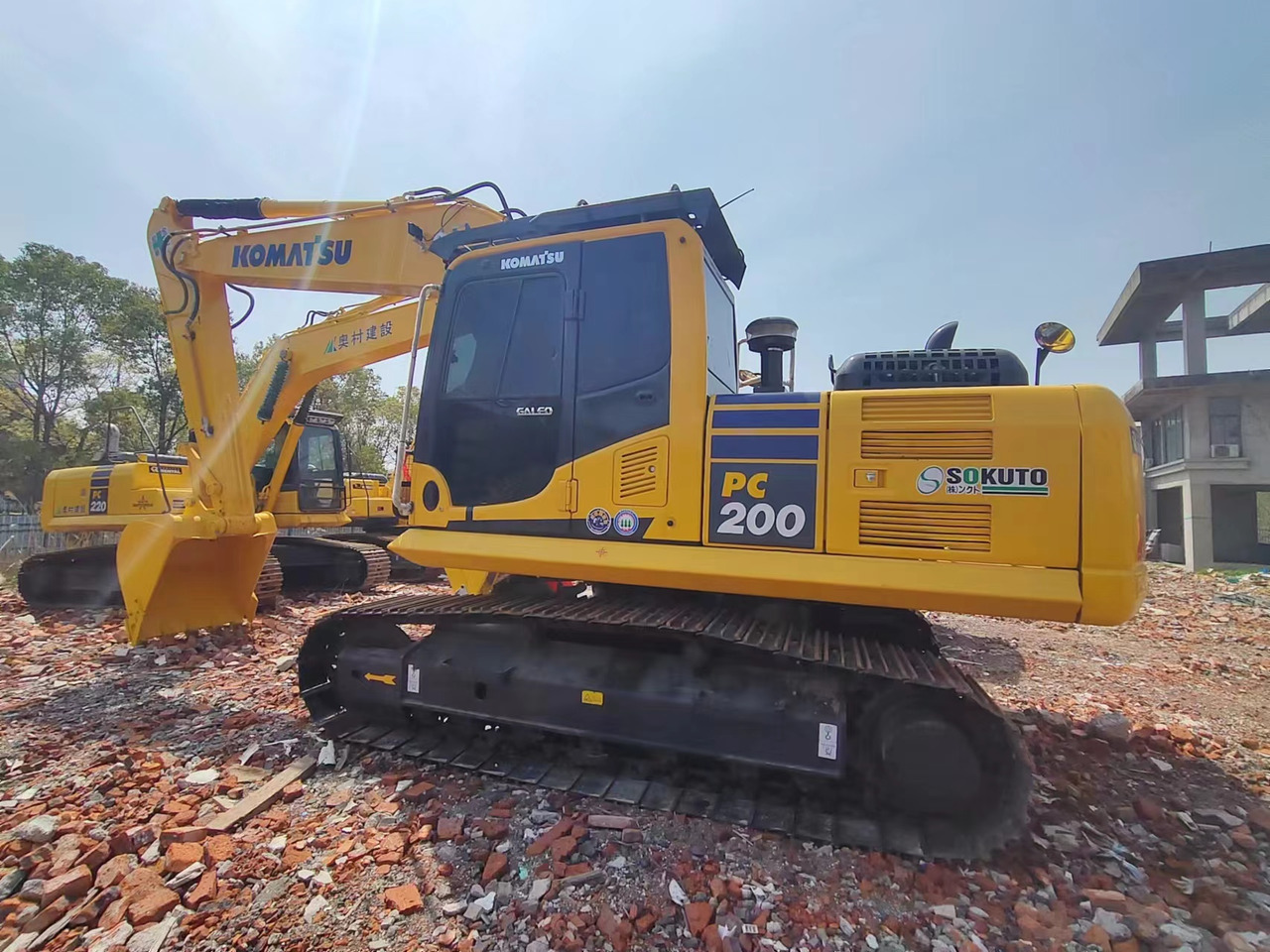 KOMATSU PC200-8N1 - Ekskavator me zinxhirë: foto 1 KOMATSU PC200-8N1 - Ekskavator me zinxhirë: foto 1