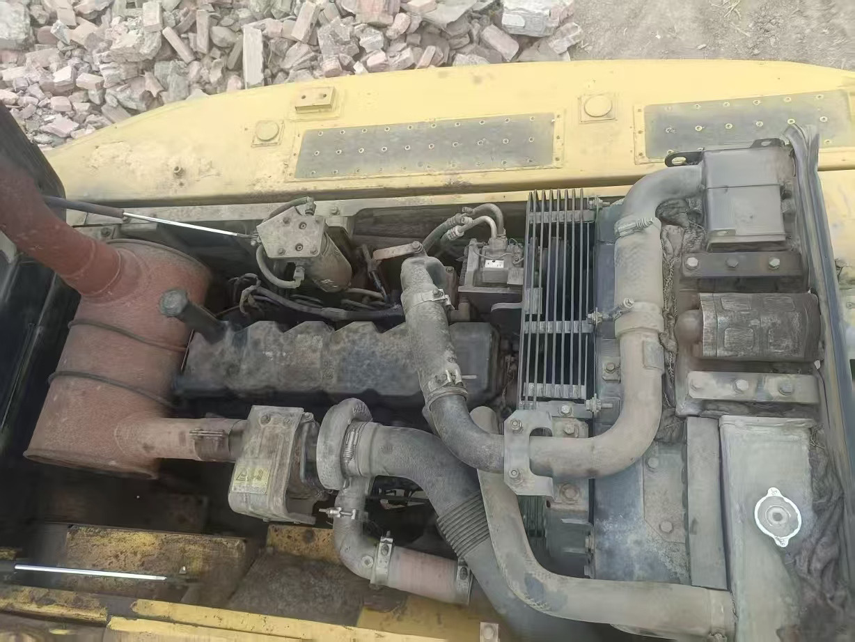 KOMATSU PC200-8N1 - Ekskavator me zinxhirë: foto 5 KOMATSU PC200-8N1 - Ekskavator me zinxhirë: foto 5