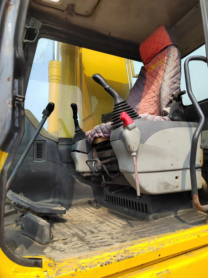 KOMATSU PC220-7 PC200-7 - Ekskavator me zinxhirë: foto 4 KOMATSU PC220-7 PC200-7 - Ekskavator me zinxhirë: foto 4