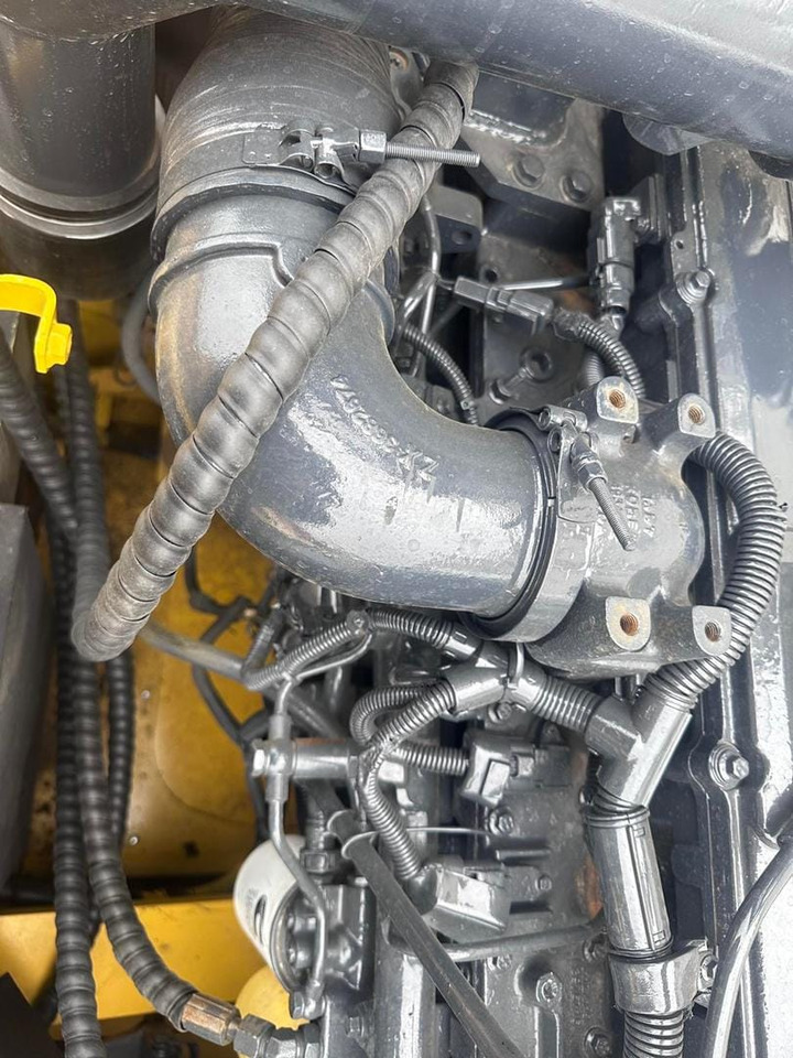 KOMATSU PC300-8 - Ekskavator me zinxhirë: foto 5 KOMATSU PC300-8 - Ekskavator me zinxhirë: foto 5