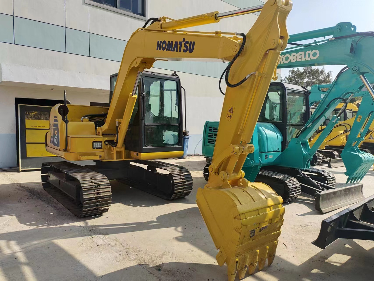 KOMATSU PC60-8 - Miniekskavator: foto 2 KOMATSU PC60-8 - Miniekskavator: foto 2