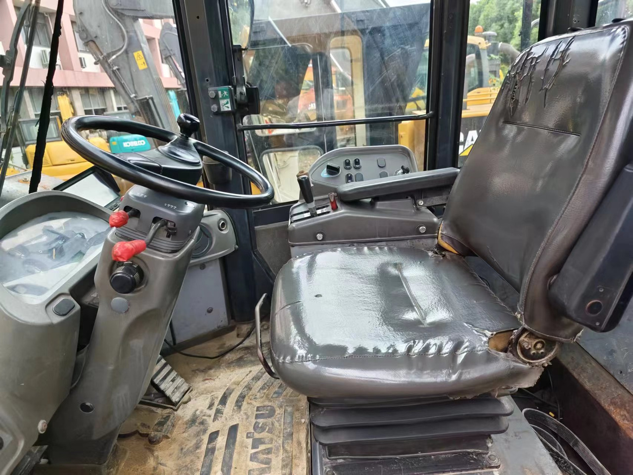 KOMATSU WA380-6 - Fadrom me goma: foto 4 KOMATSU WA380-6 - Fadrom me goma: foto 4