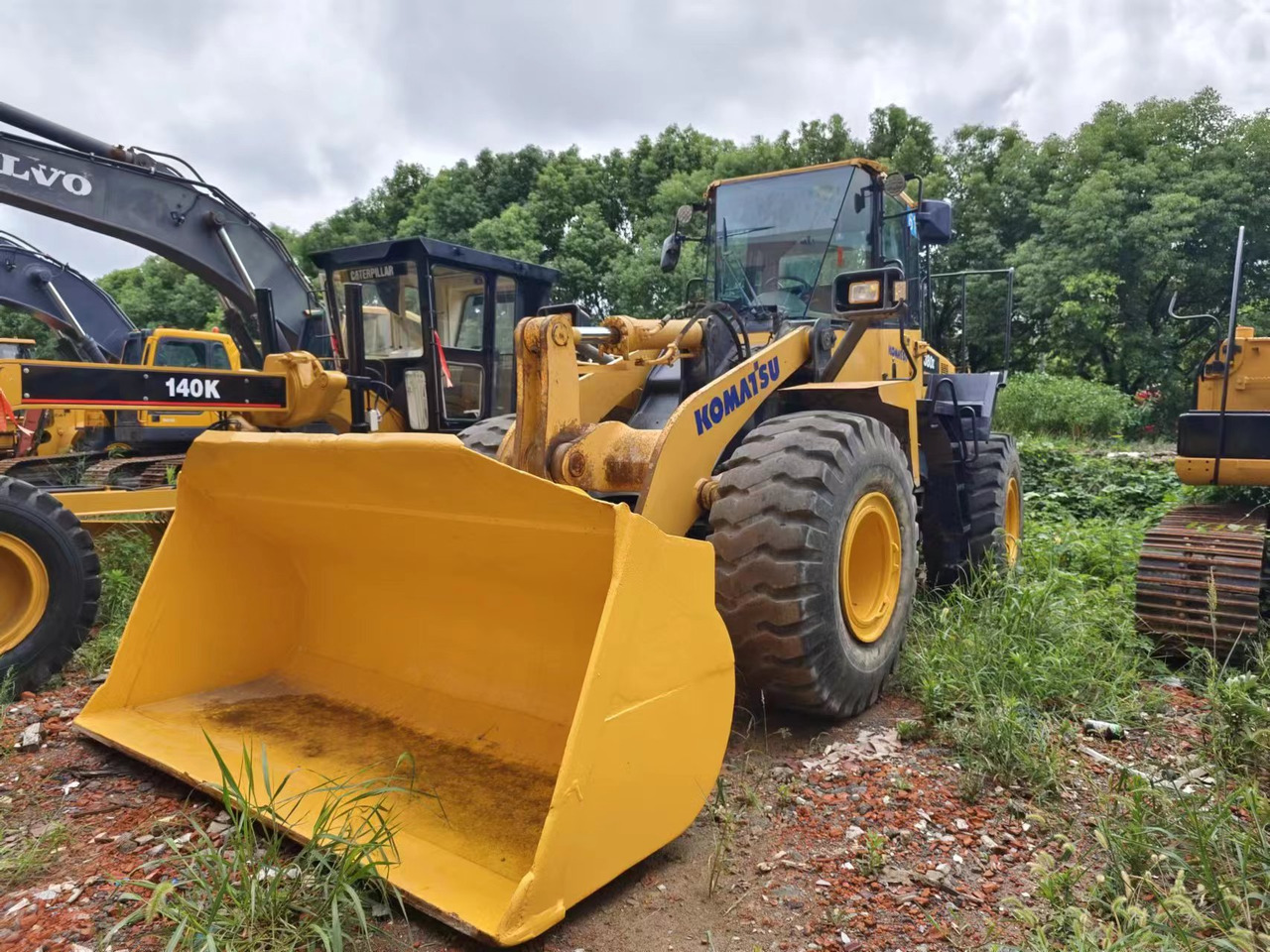 KOMATSU WA380-6 - Fadrom me goma: foto 1 KOMATSU WA380-6 - Fadrom me goma: foto 1