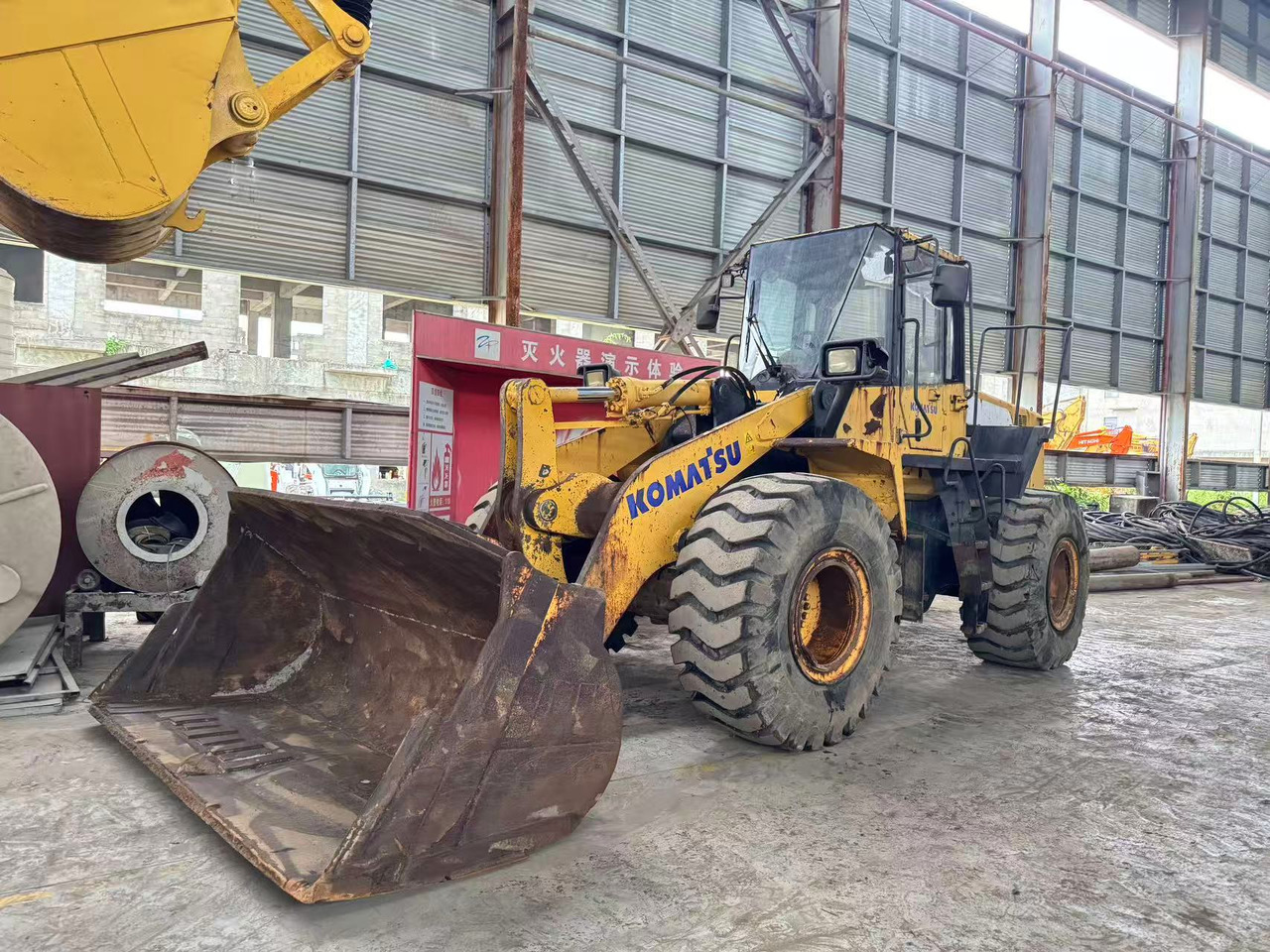 KOMATSU WA380Z-6 - Fadrom me goma: foto 1 KOMATSU WA380Z-6 - Fadrom me goma: foto 1