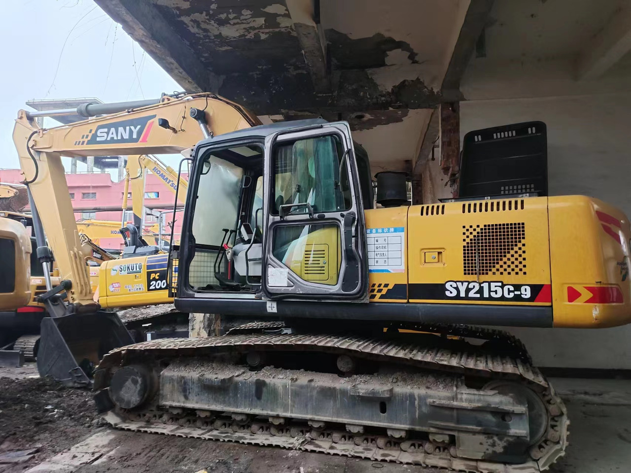 SANY SY215C-9 - Ekskavator me zinxhirë: foto 1 SANY SY215C-9 - Ekskavator me zinxhirë: foto 1