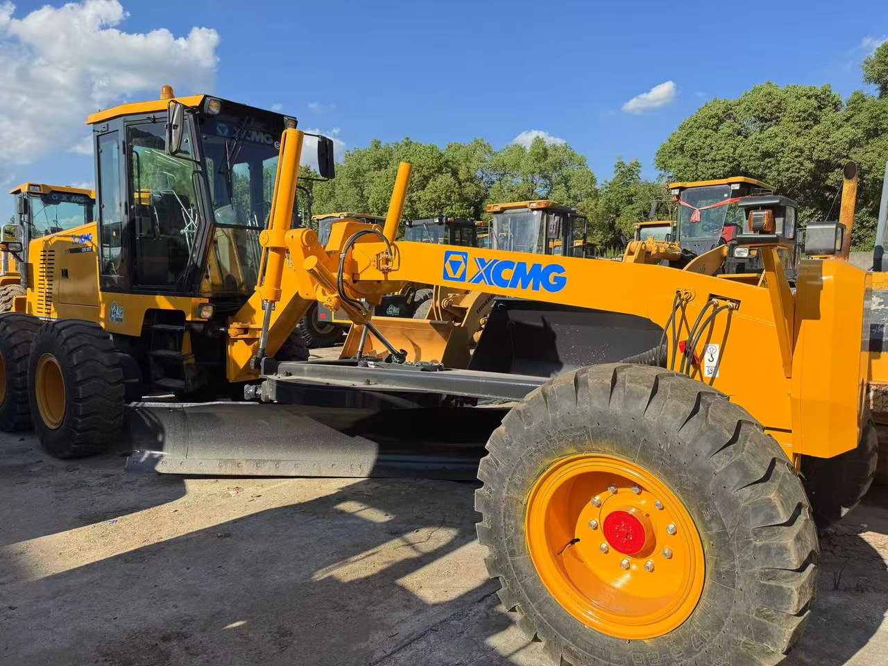 XCMG GR180 - Makinë niveluese: foto 1 XCMG GR180 - Makinë niveluese: foto 1