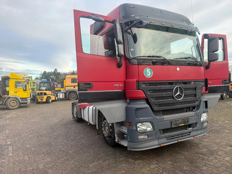 Mercedes-Benz Actros 1841 Tractor unit - Gjysmë-kamion: foto 1 Mercedes-Benz Actros 1841 Tractor unit - Gjysmë-kamion: foto 1