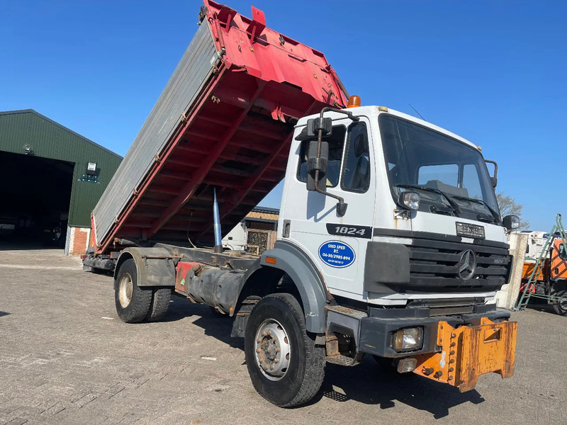 Mercedes-Benz SK 1824 TIPPER 4x4 - Kamion vetëshkarkues: foto 1 Mercedes-Benz SK 1824 TIPPER 4x4 - Kamion vetëshkarkues: foto 1