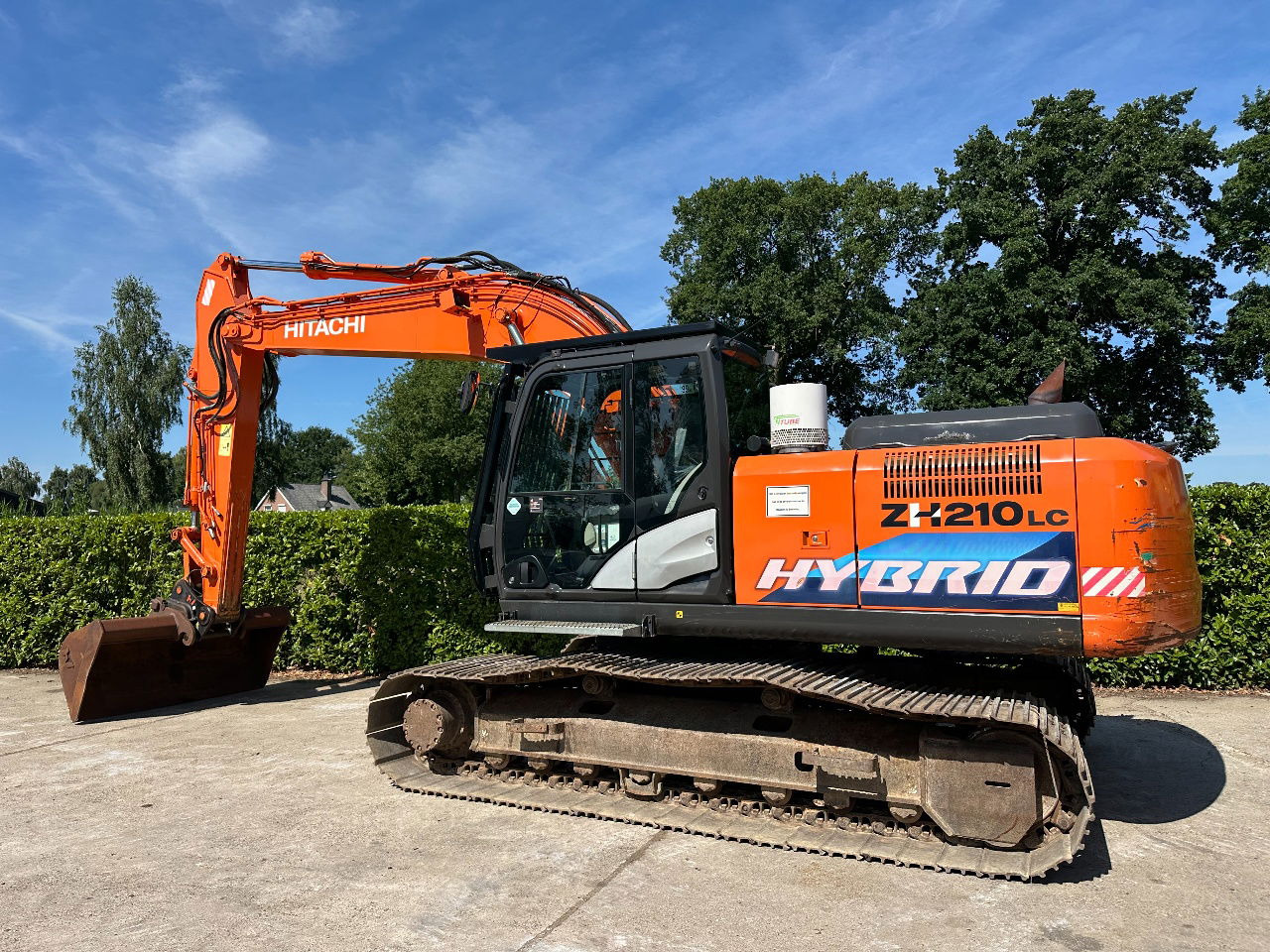 Hitachi ZH210LC-5B - Ekskavator me zinxhirë: foto 2 Hitachi ZH210LC-5B - Ekskavator me zinxhirë: foto 2