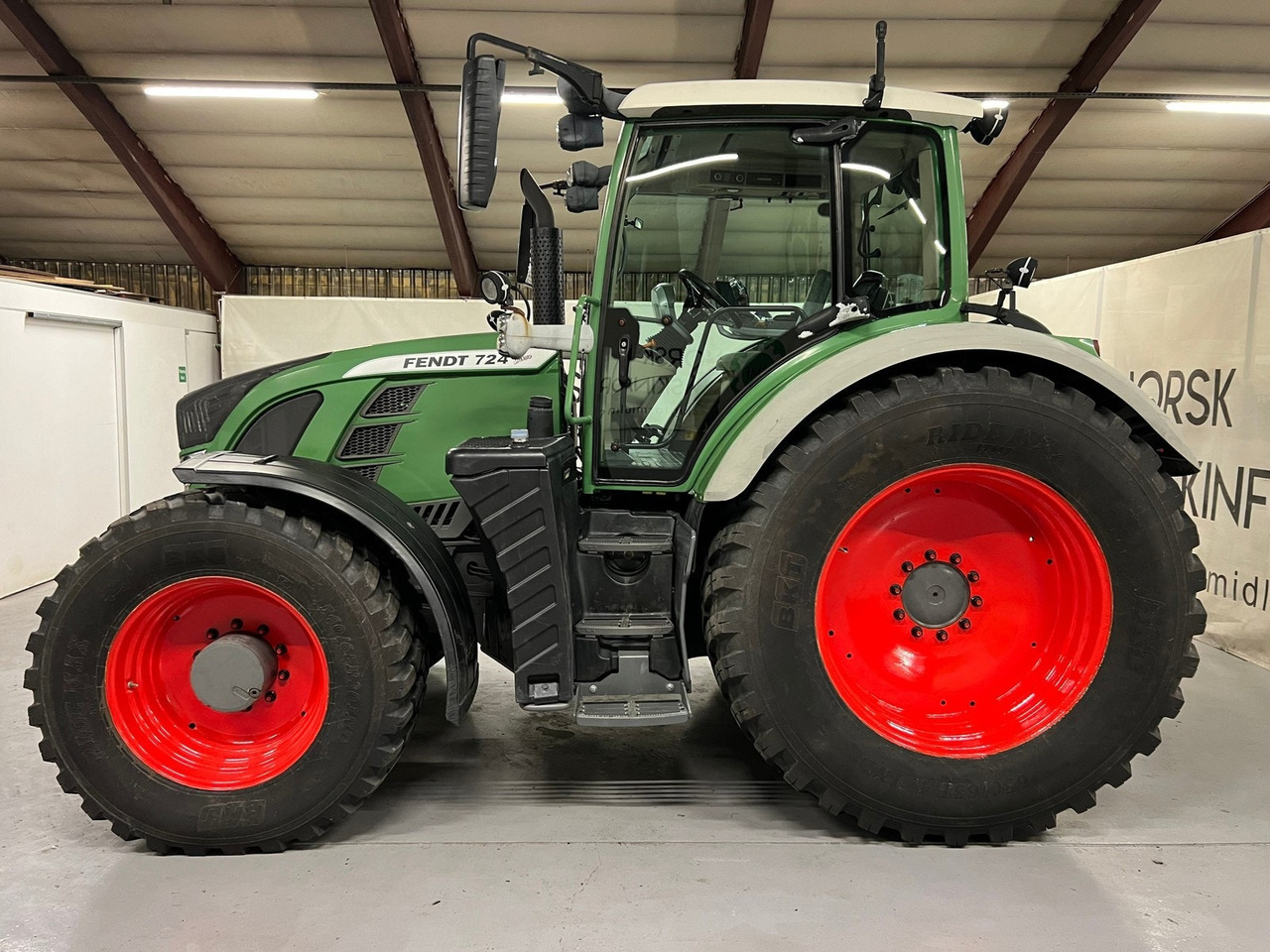 Fendt 724 Vario #TAR INNBYTTE# KAN LEVERES MED ANDRE DEKK# - Traktor: foto 1 Fendt 724 Vario #TAR INNBYTTE# KAN LEVERES MED ANDRE DEKK# - Traktor: foto 1