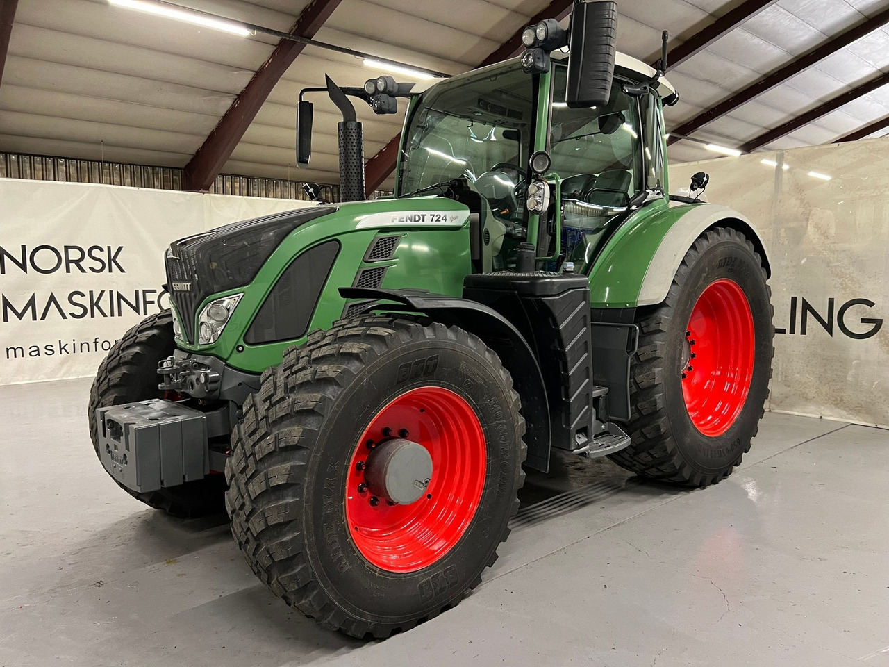 Fendt 724 Vario #TAR INNBYTTE# KAN LEVERES MED ANDRE DEKK# - Traktor: foto 2 Fendt 724 Vario #TAR INNBYTTE# KAN LEVERES MED ANDRE DEKK# - Traktor: foto 2