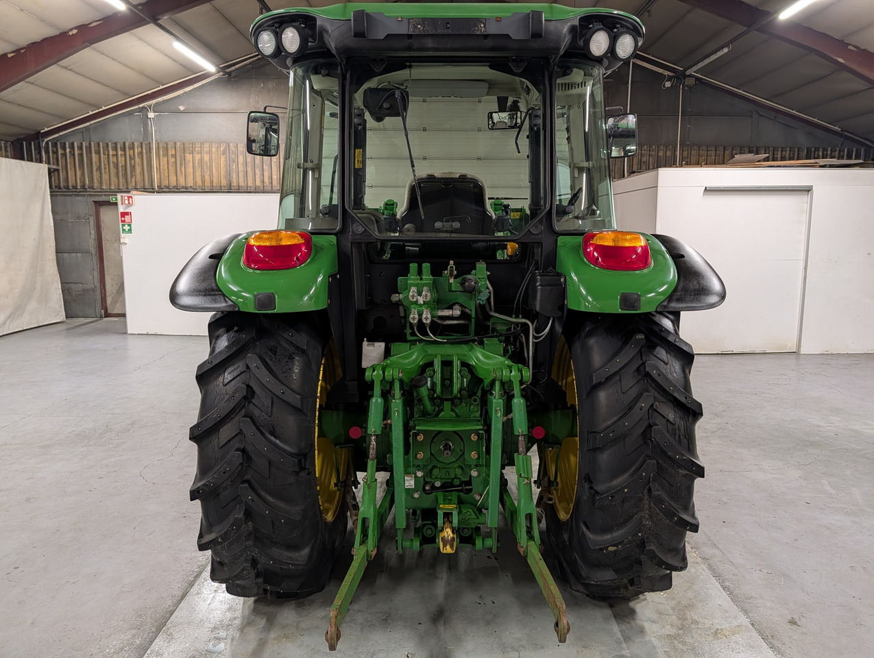 John Deere 5085M - Traktor: foto 4 John Deere 5085M - Traktor: foto 4