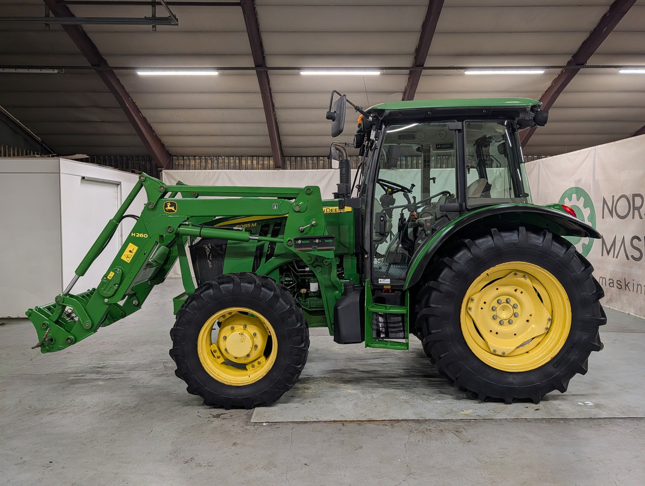 John Deere 5085M - Traktor: foto 2 John Deere 5085M - Traktor: foto 2