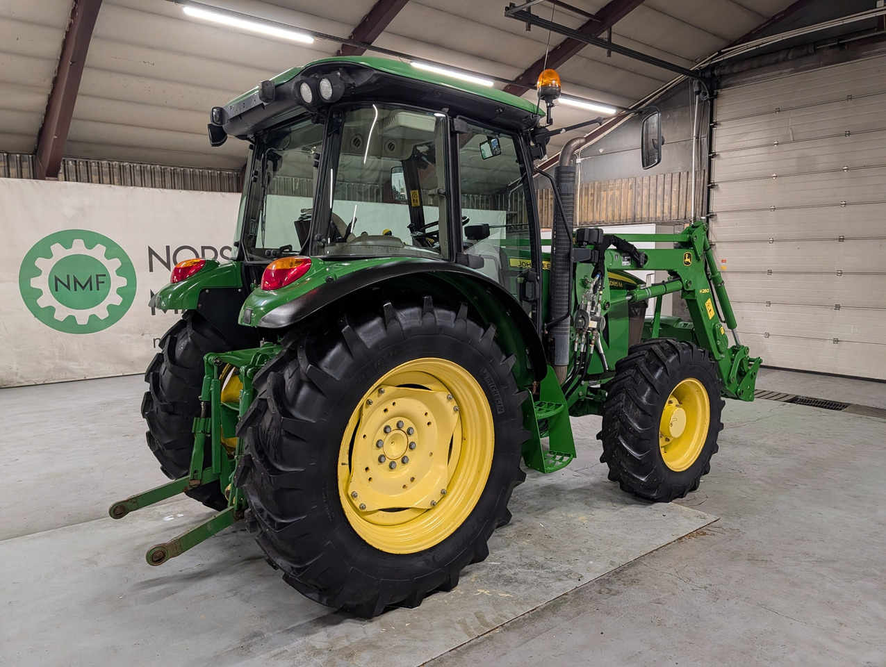 John Deere 5085M - Traktor: foto 5 John Deere 5085M - Traktor: foto 5