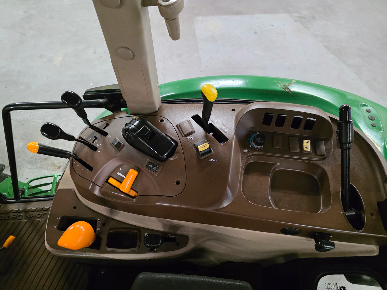 Traktor John Deere 5720: foto 14