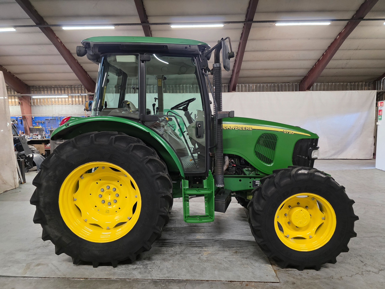 Traktor John Deere 5720: foto 6