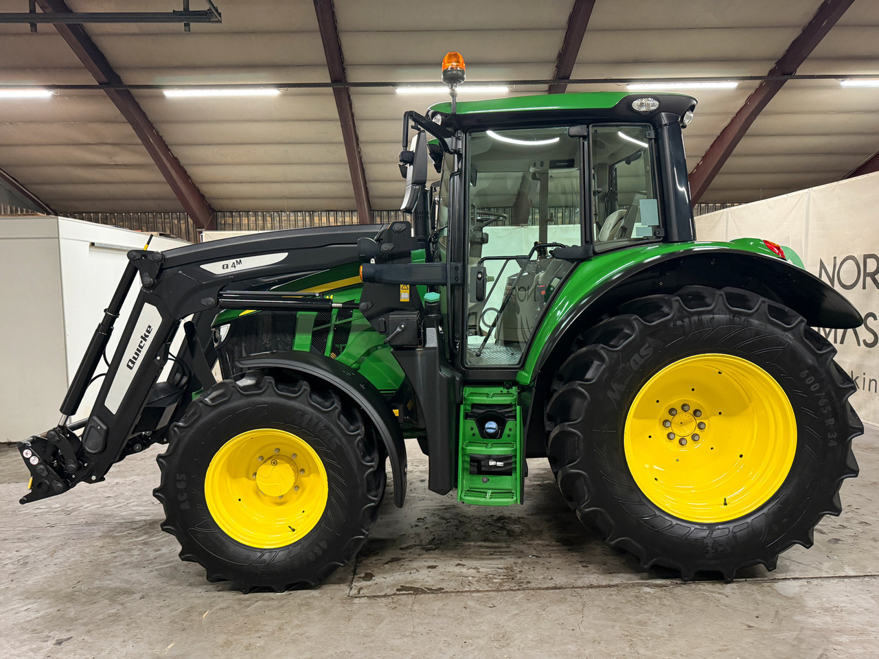 John Deere 6100M - Traktor: foto 2 John Deere 6100M - Traktor: foto 2