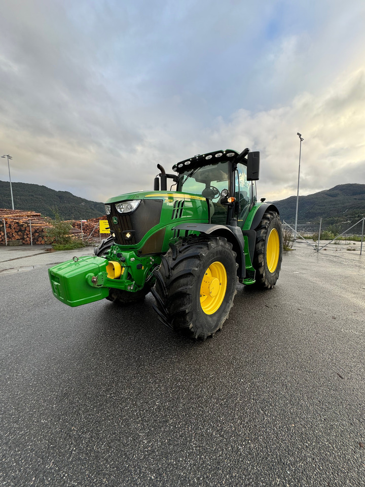 John Deere 6215R - Traktor: foto 2 John Deere 6215R - Traktor: foto 2