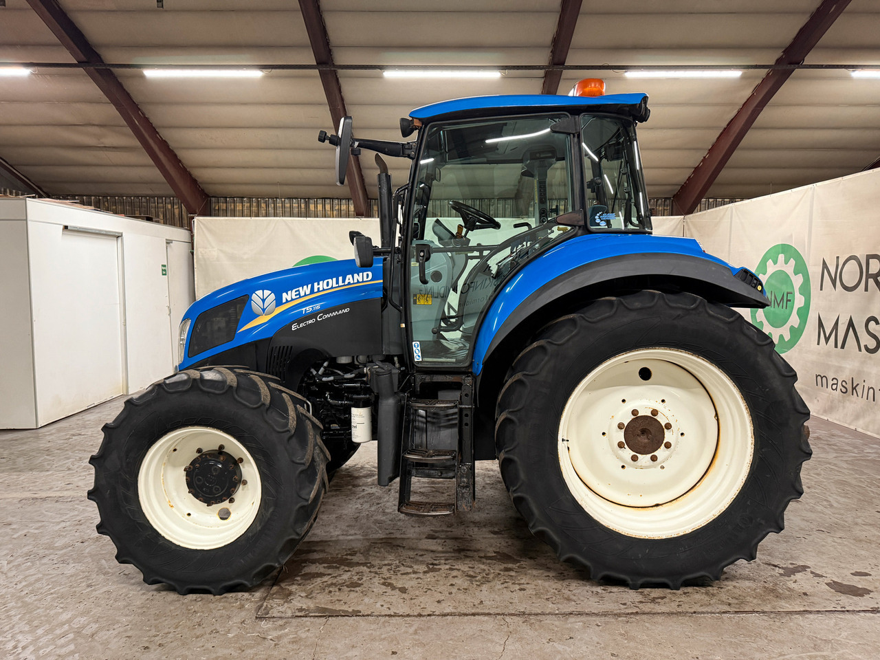New Holland T5.115 EC - Traktor: foto 2 New Holland T5.115 EC - Traktor: foto 2