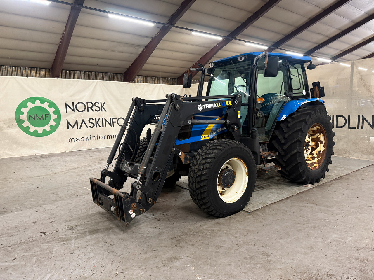 New Holland T5060 - Traktor: foto 1 New Holland T5060 - Traktor: foto 1