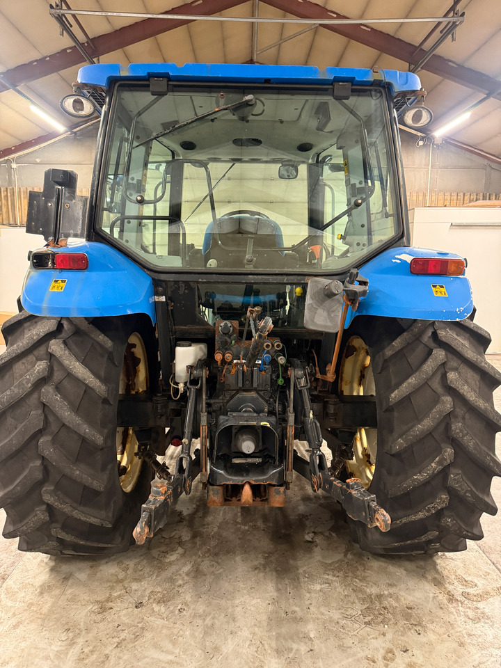 New Holland T5060 - Traktor: foto 4 New Holland T5060 - Traktor: foto 4
