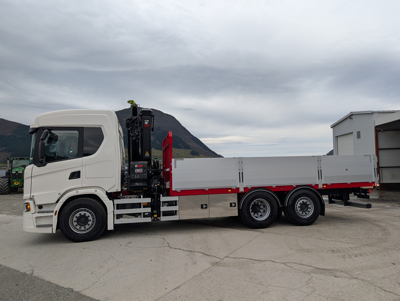 Scania G420 6x2 med HIAB 232-E5 Hipro og MCE påbygg - Kamion me karroceri të hapur, Kamion me vinç: foto 2 Scania G420 6x2 med HIAB 232-E5 Hipro og MCE påbygg - Kamion me karroceri të hapur, Kamion me vinç: foto 2