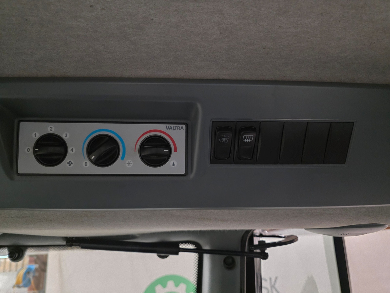 Traktor Valtra N163 Direct: foto 16