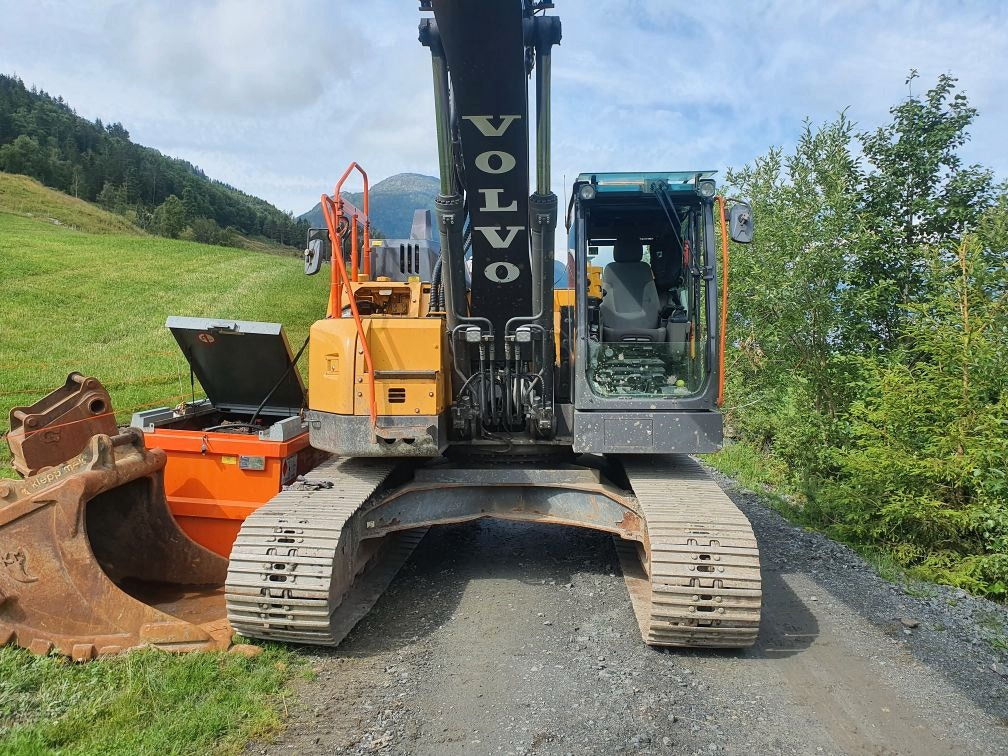 Volvo ECR235EL - Ekskavator me zinxhirë: foto 2 Volvo ECR235EL - Ekskavator me zinxhirë: foto 2