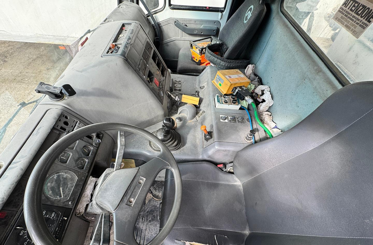 Betonpompa 28MT CIFA ASTRA HD84.38 - Autobetoniere pompë betoni: foto 4 Betonpompa 28MT CIFA ASTRA HD84.38 - Autobetoniere pompë betoni: foto 4