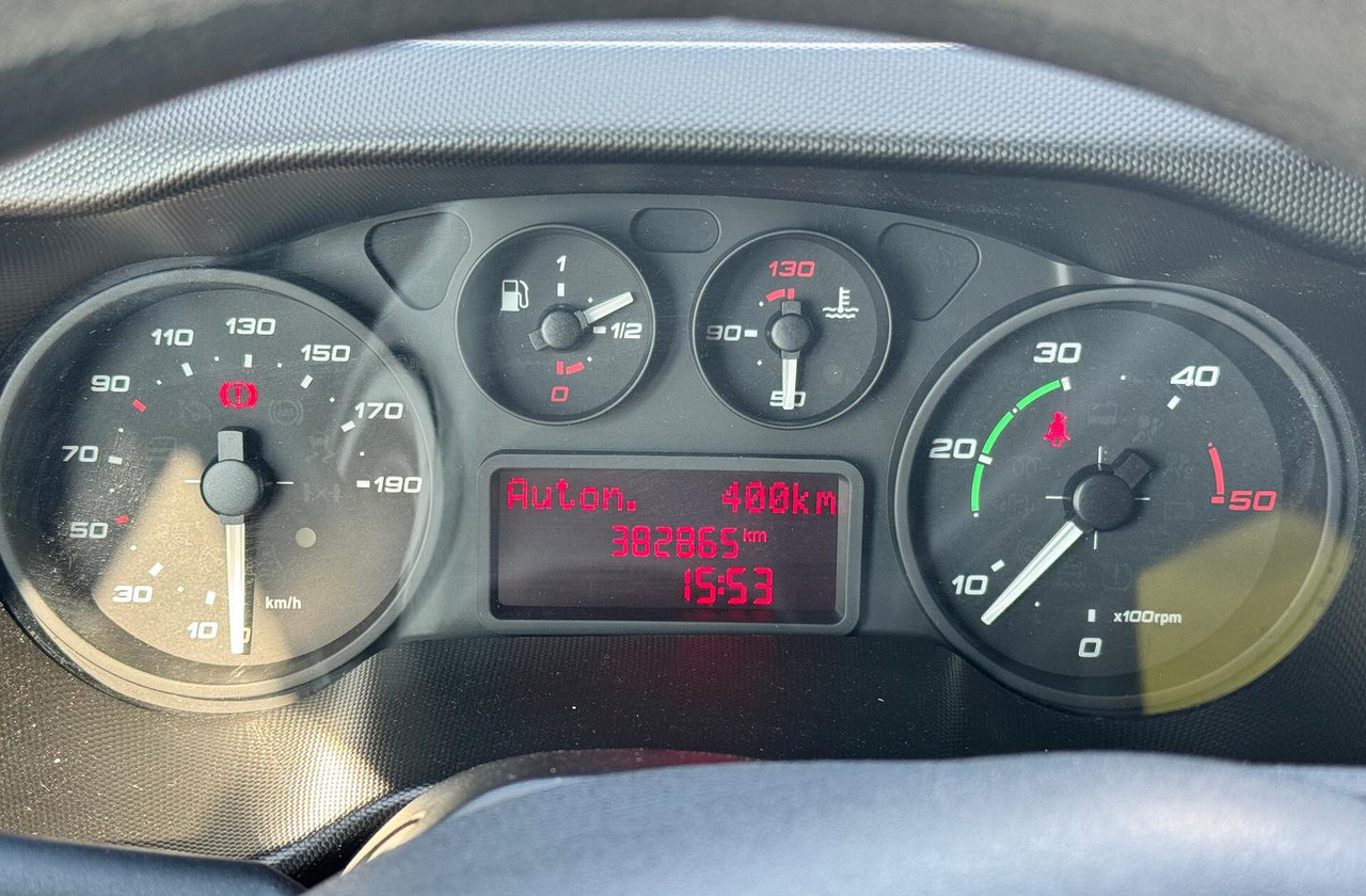 IVECO DAILY 35S15 - FRIGO FRC - PATENTE B - Furgon frigorifer: foto 5 IVECO DAILY 35S15 - FRIGO FRC - PATENTE B - Furgon frigorifer: foto 5