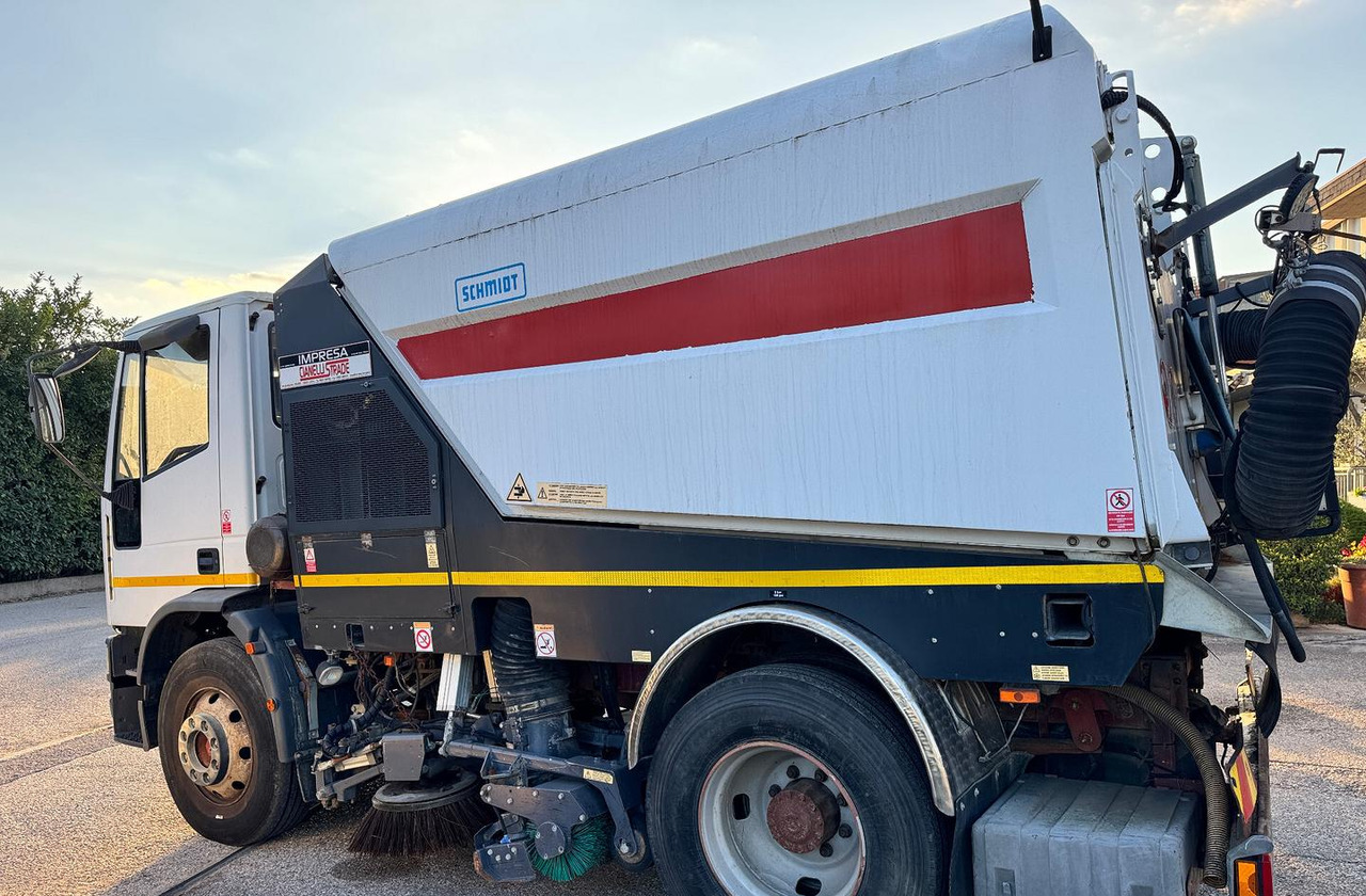 Iveco EuroCargo 150E18 spazzatrice - Makinë fshirëse për rrugët: foto 5 Iveco EuroCargo 150E18 spazzatrice - Makinë fshirëse për rrugët: foto 5