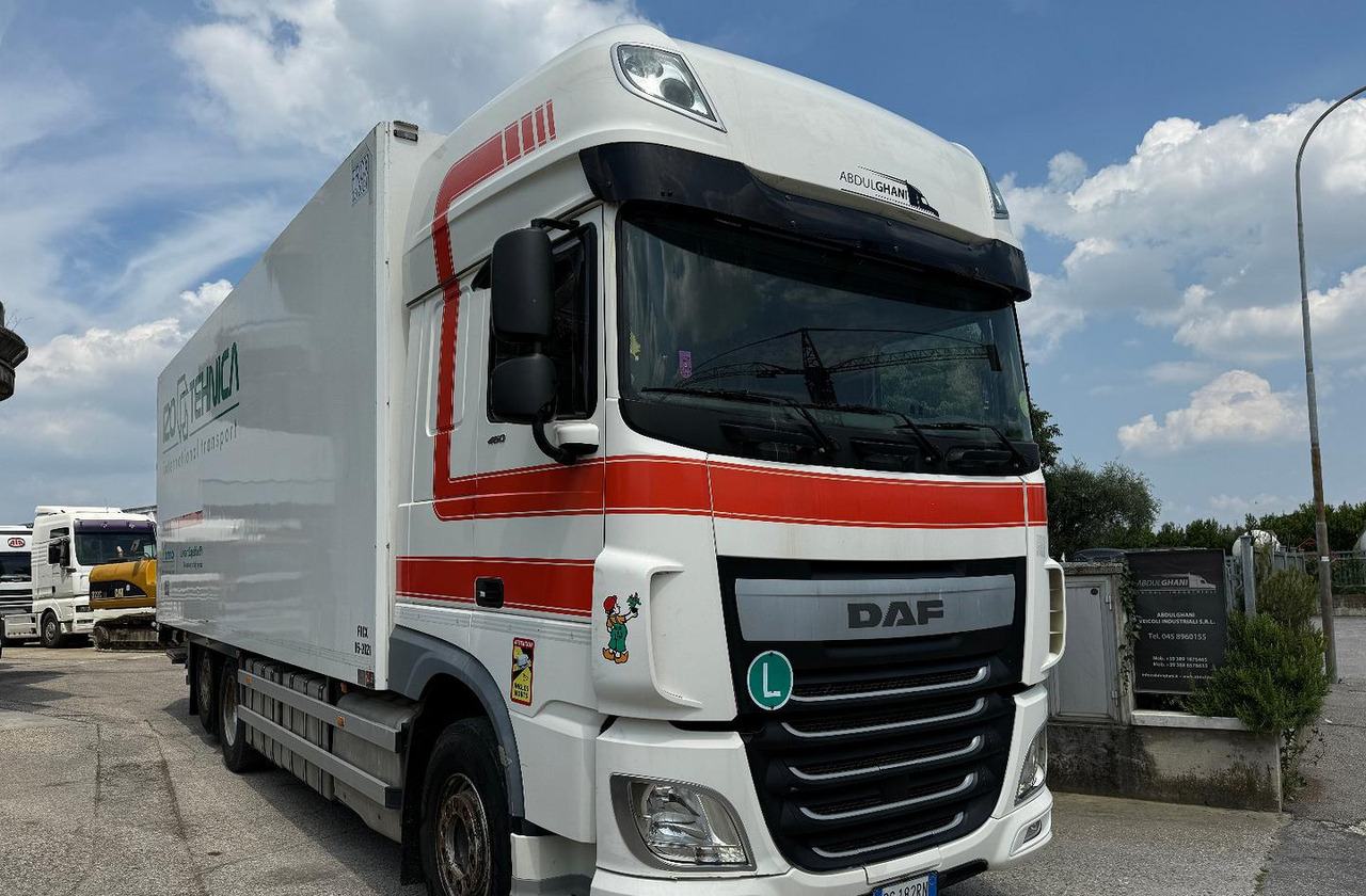 Kamion frigorifer Motrice frigo DAF XF105.460 con Sponda: foto 1