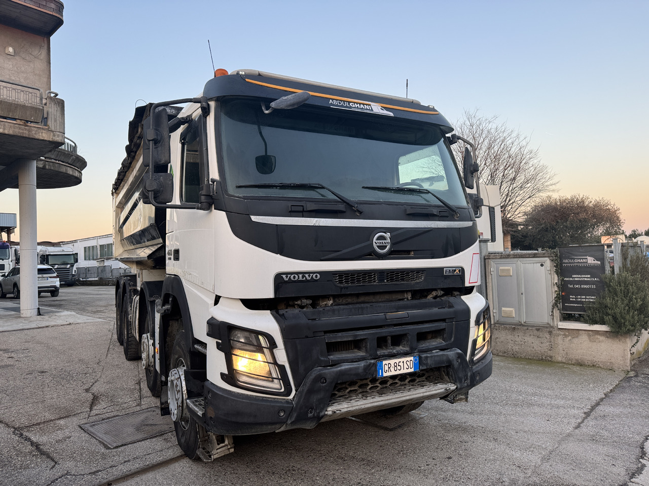VOLVO FMX 460 - Kamion vetëshkarkues: foto 1 VOLVO FMX 460 - Kamion vetëshkarkues: foto 1