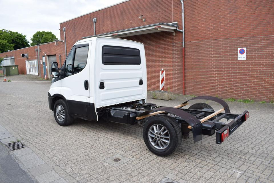 Iveco Daily 35 S21 3,0 Automatik Luftfederung Tempomat - Gjysmë-kamion të lehtë: foto 4 Iveco Daily 35 S21 3,0 Automatik Luftfederung Tempomat - Gjysmë-kamion të lehtë: foto 4