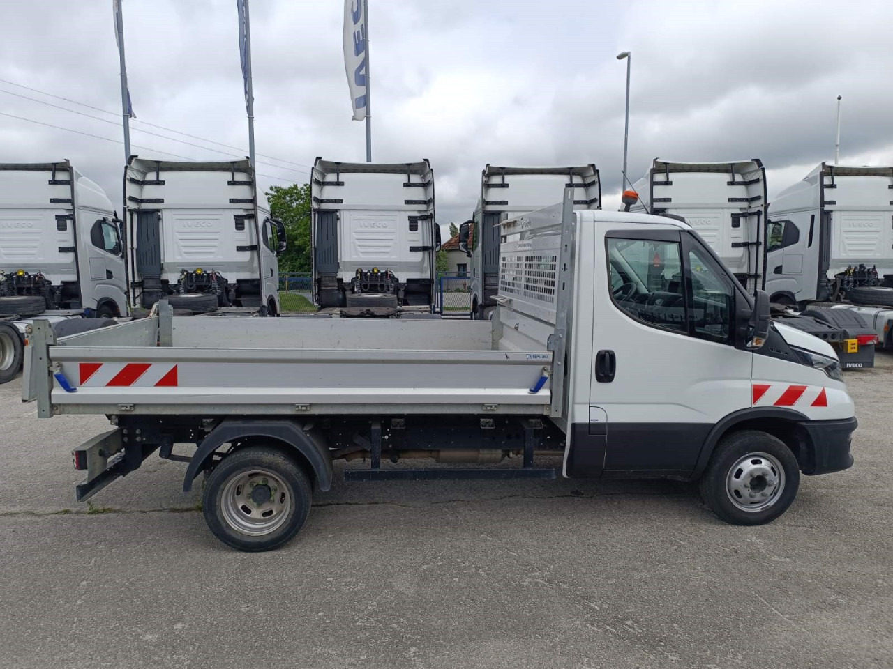 Kamioncine vetëshkarkuese IVECO Daily 35C14: foto 12