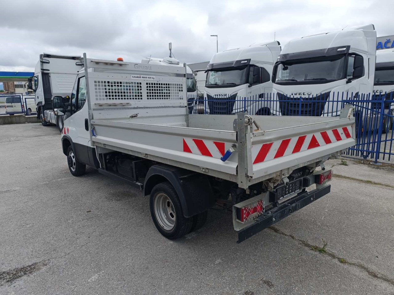 Kamioncine vetëshkarkuese IVECO Daily 35C14: foto 10